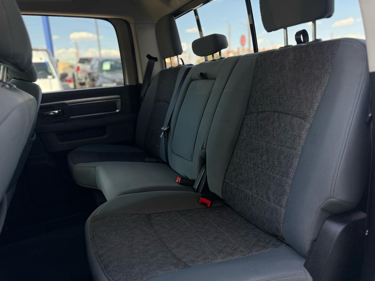 RAM 1500 4WD Crew Cab 140.5" Lone Star 2016