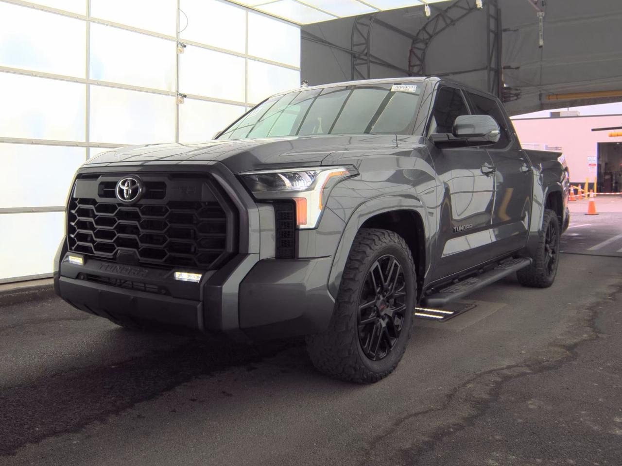 Toyota Tundra 4WD SR5 CrewMax 5.5' Bed (Natl) 2022