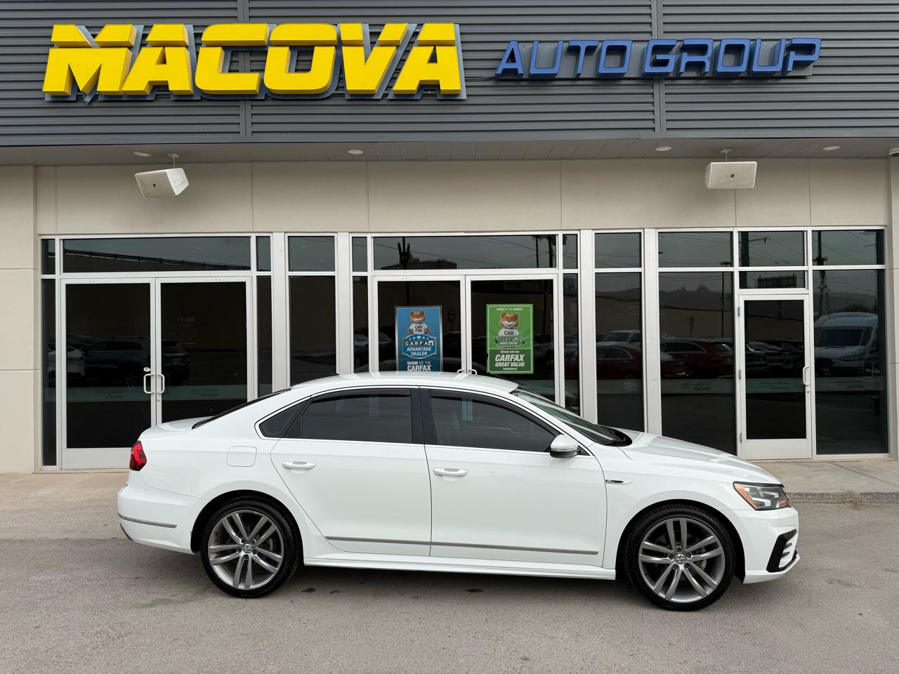 Volkswagen Passat R-Line w/Comfort Pkg Auto 2017