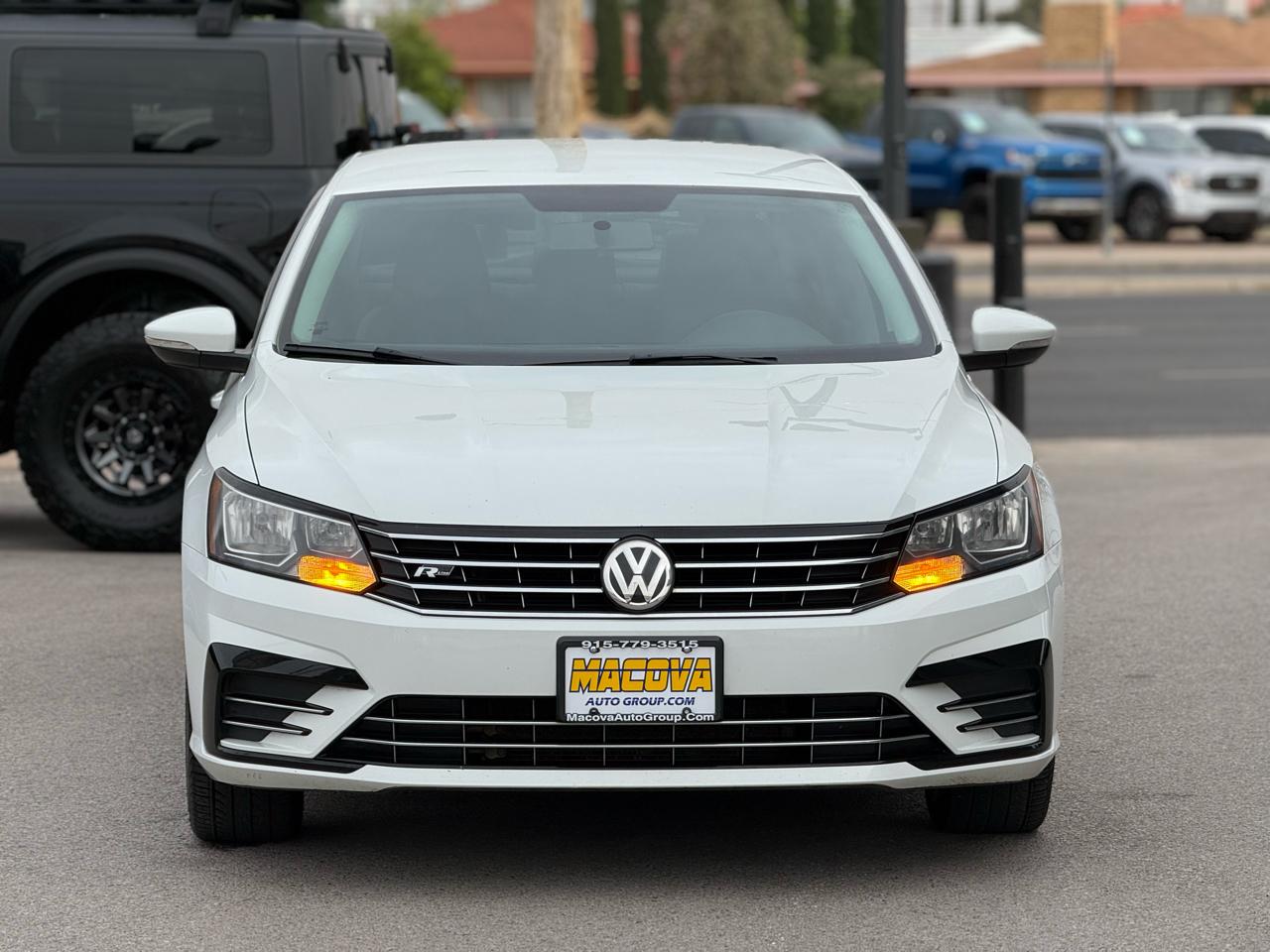 Volkswagen Passat R-Line w/Comfort Pkg Auto 2017