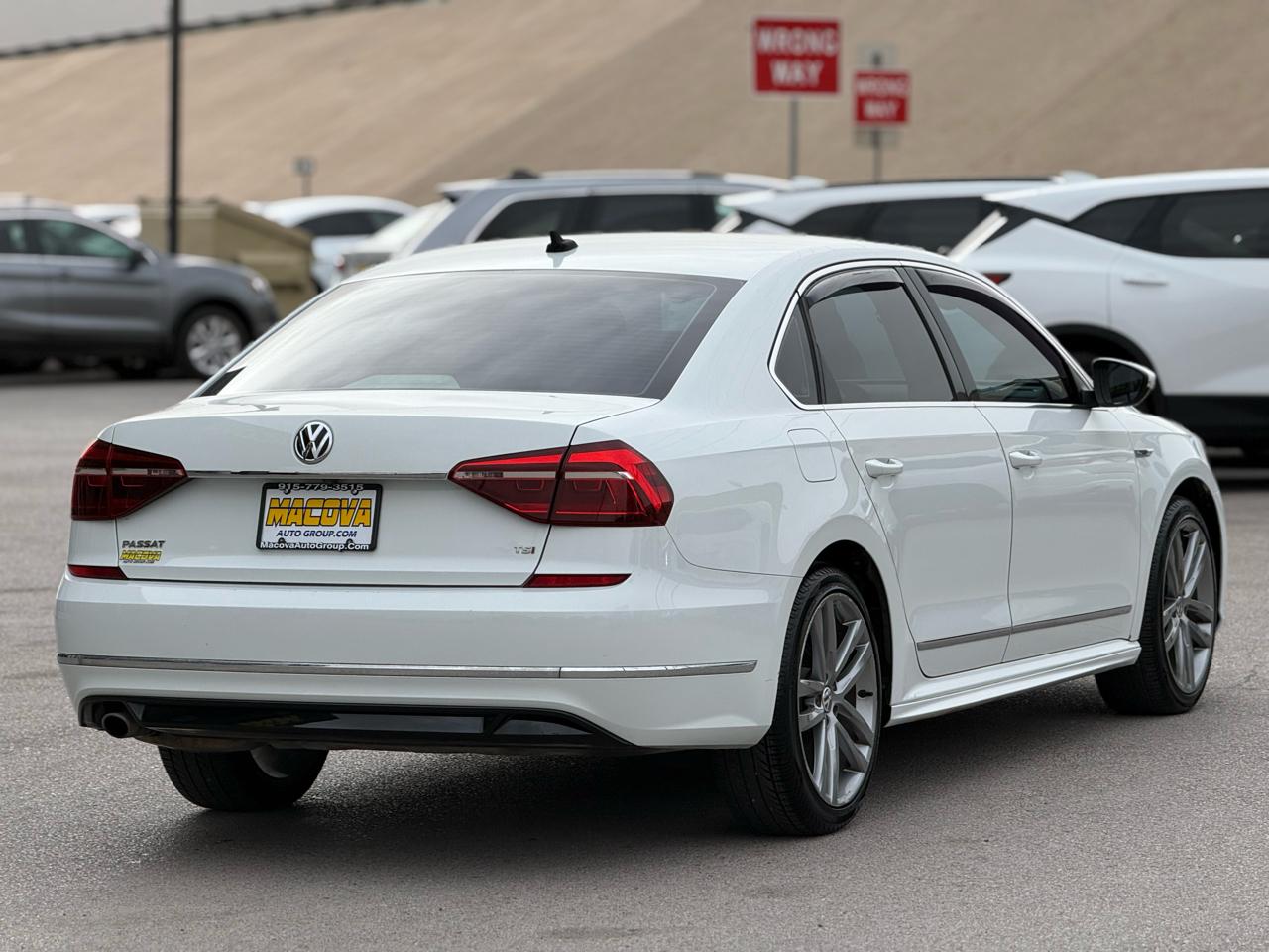 Volkswagen Passat R-Line w/Comfort Pkg Auto 2017