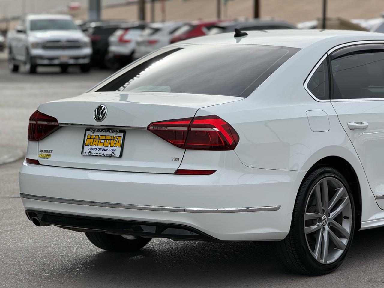 Volkswagen Passat R-Line w/Comfort Pkg Auto 2017