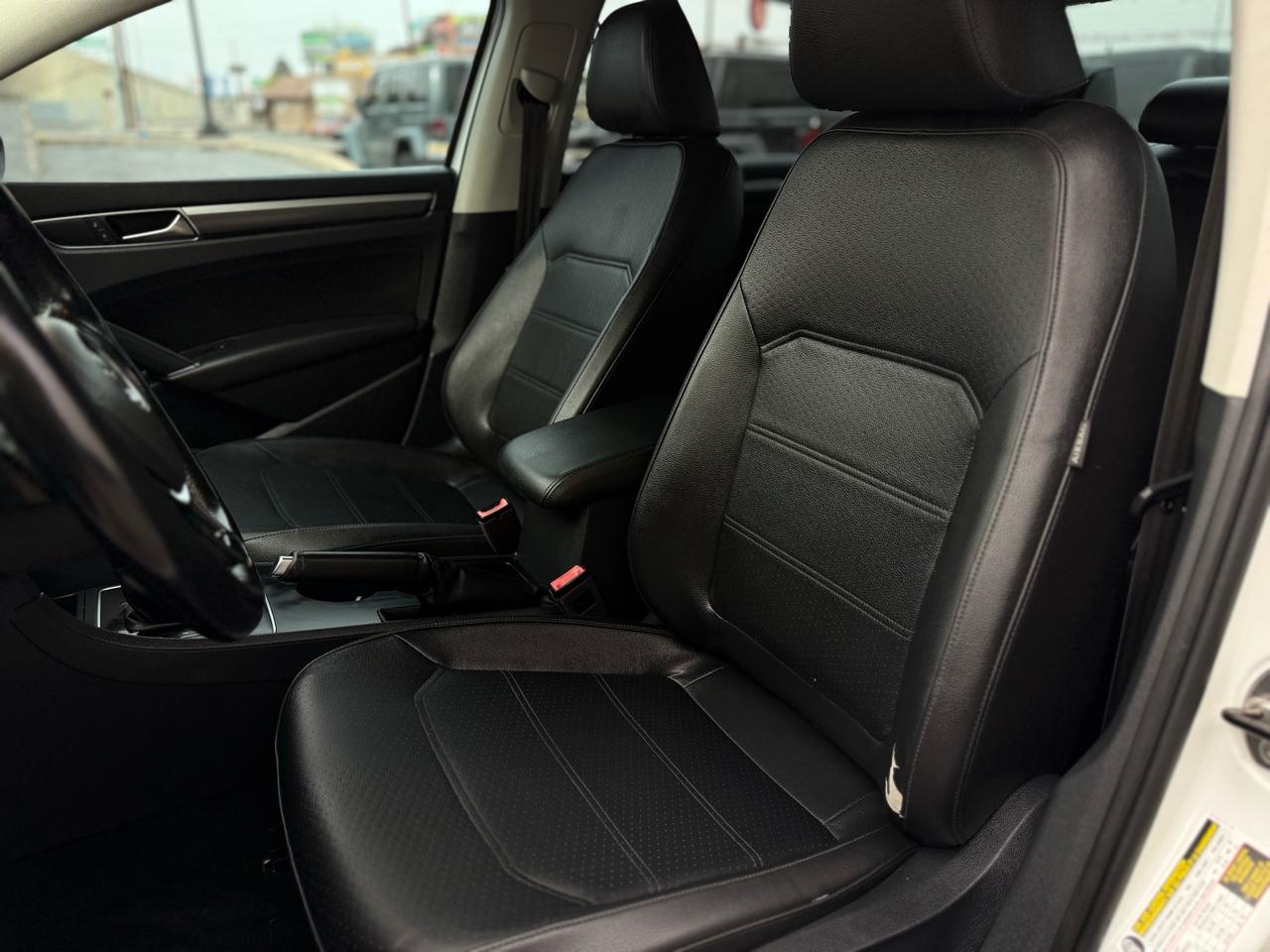 Volkswagen Passat R-Line w/Comfort Pkg Auto 2017