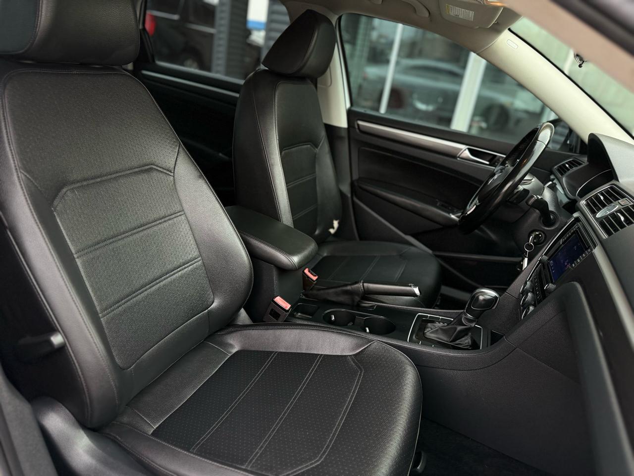 Volkswagen Passat R-Line w/Comfort Pkg Auto 2017