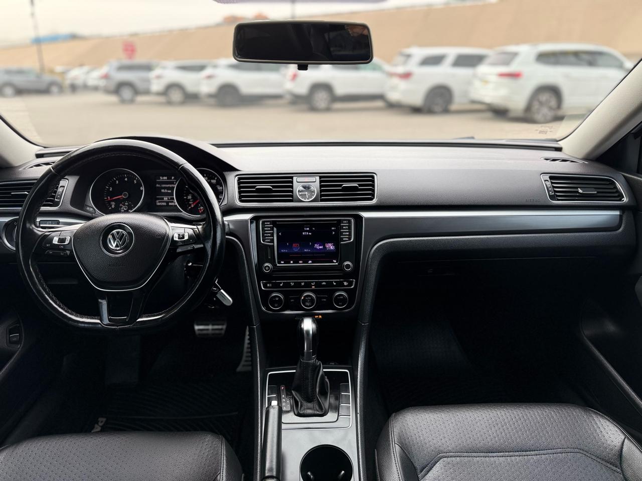 Volkswagen Passat R-Line w/Comfort Pkg Auto 2017