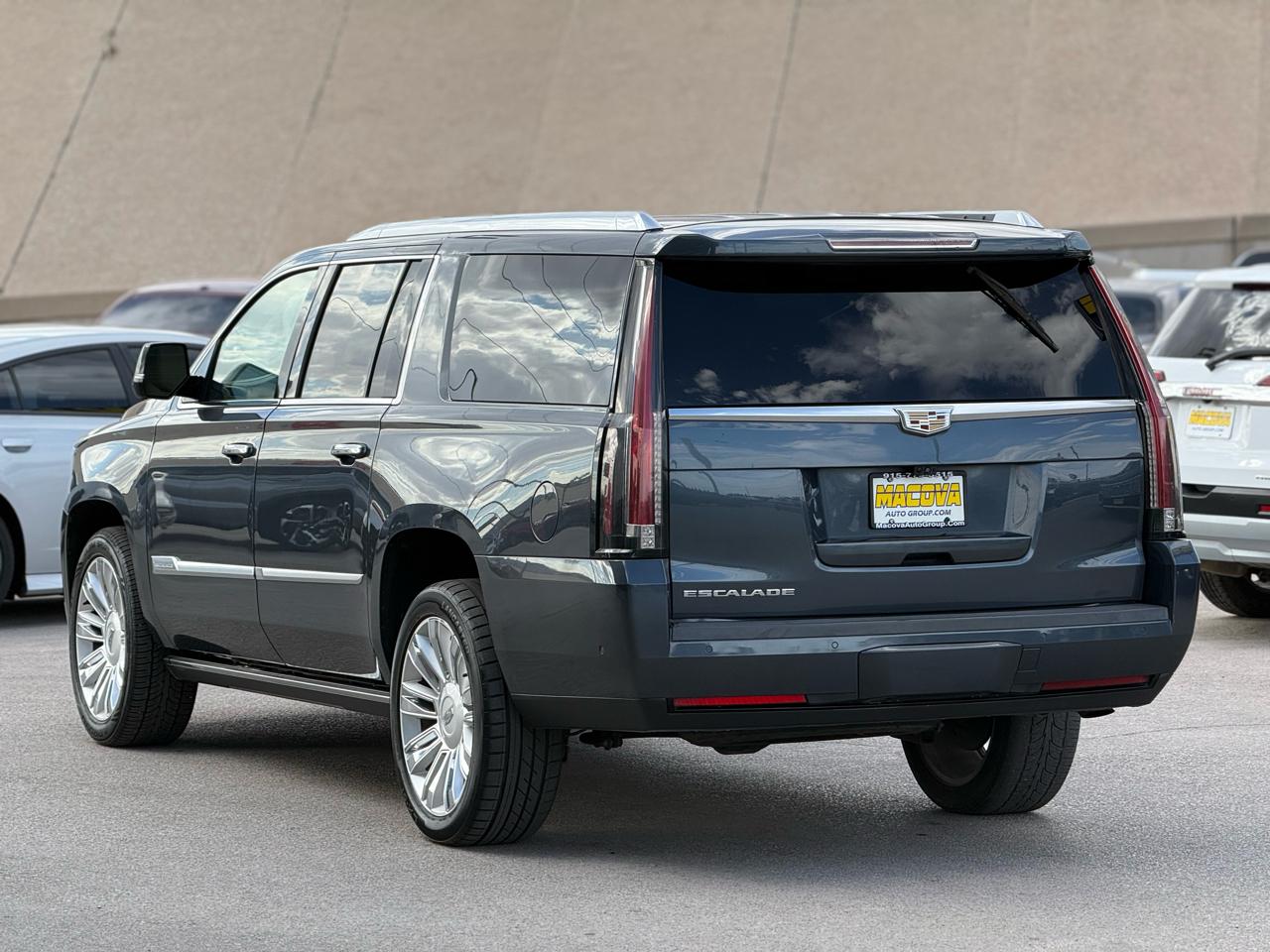 Cadillac Escalade ESV 2WD 4dr Platinum 2019