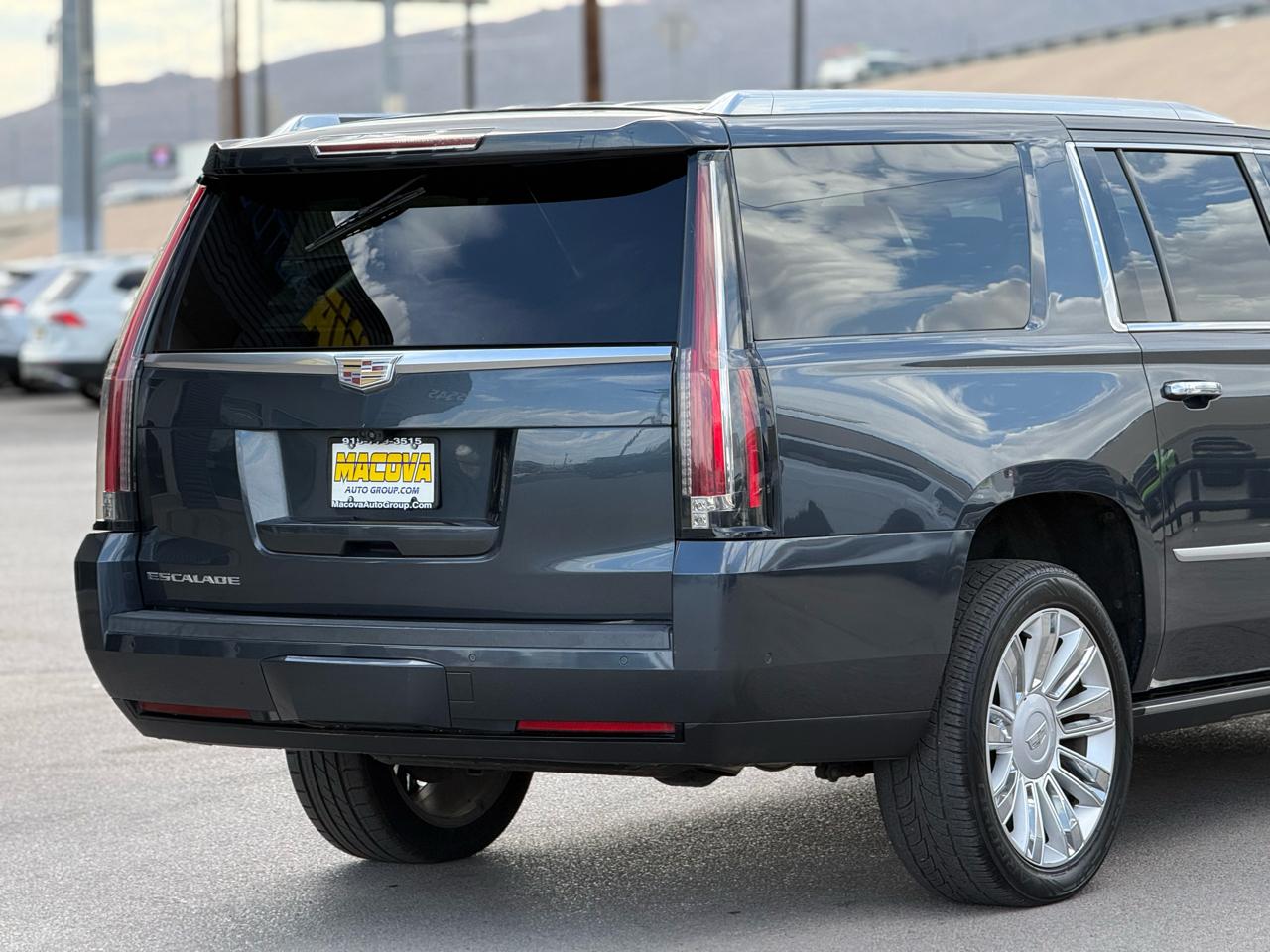 Cadillac Escalade ESV 2WD 4dr Platinum 2019