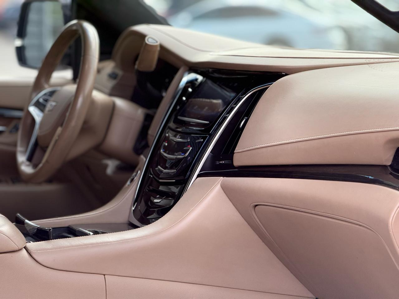 Cadillac Escalade ESV 2WD 4dr Platinum 2019