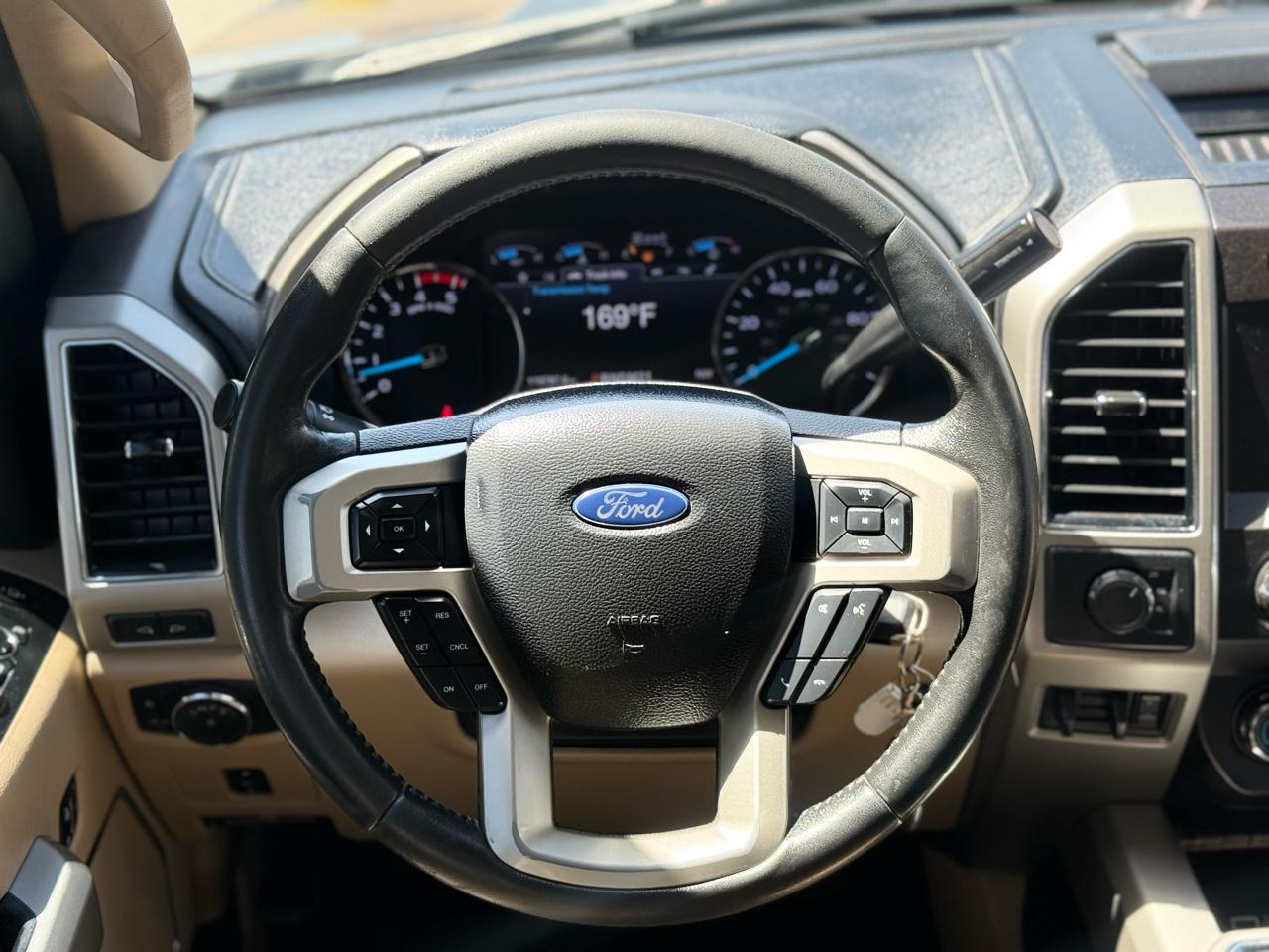 Ford Super Duty F-350 SRW Lariat 4WD Crew Cab 8' Box 2019