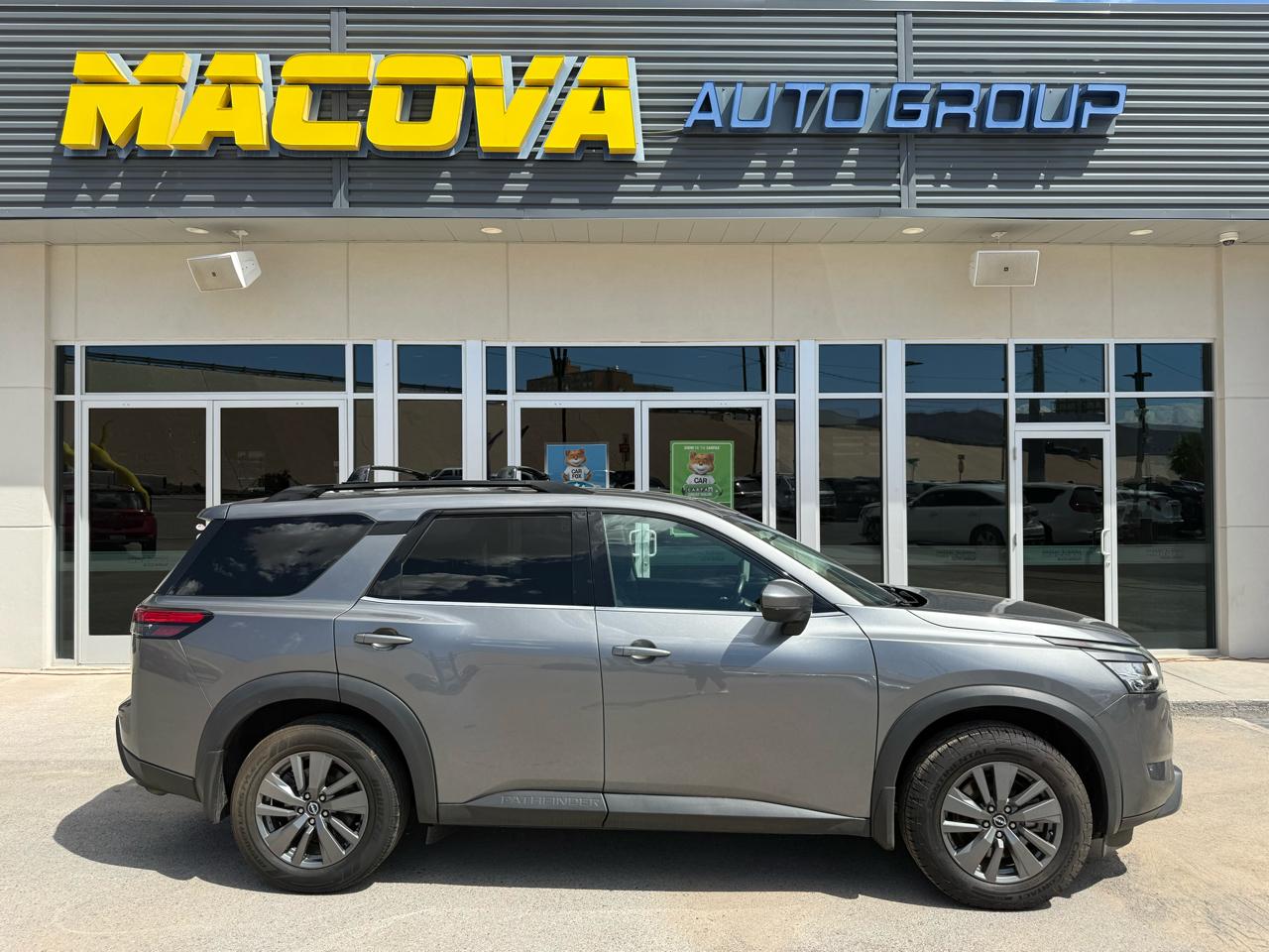  2022 Nissan Pathfinder SV FWD   