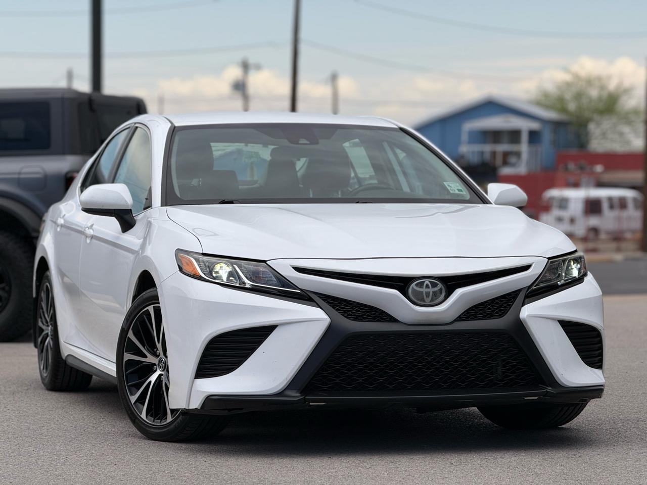 Toyota Camry SE Auto (Natl) 2020