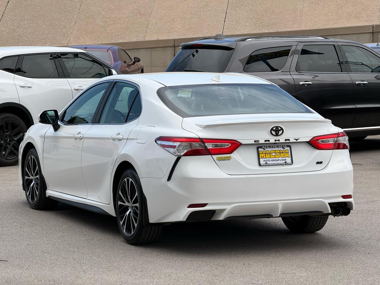 Toyota Camry SE Auto (Natl) 2020