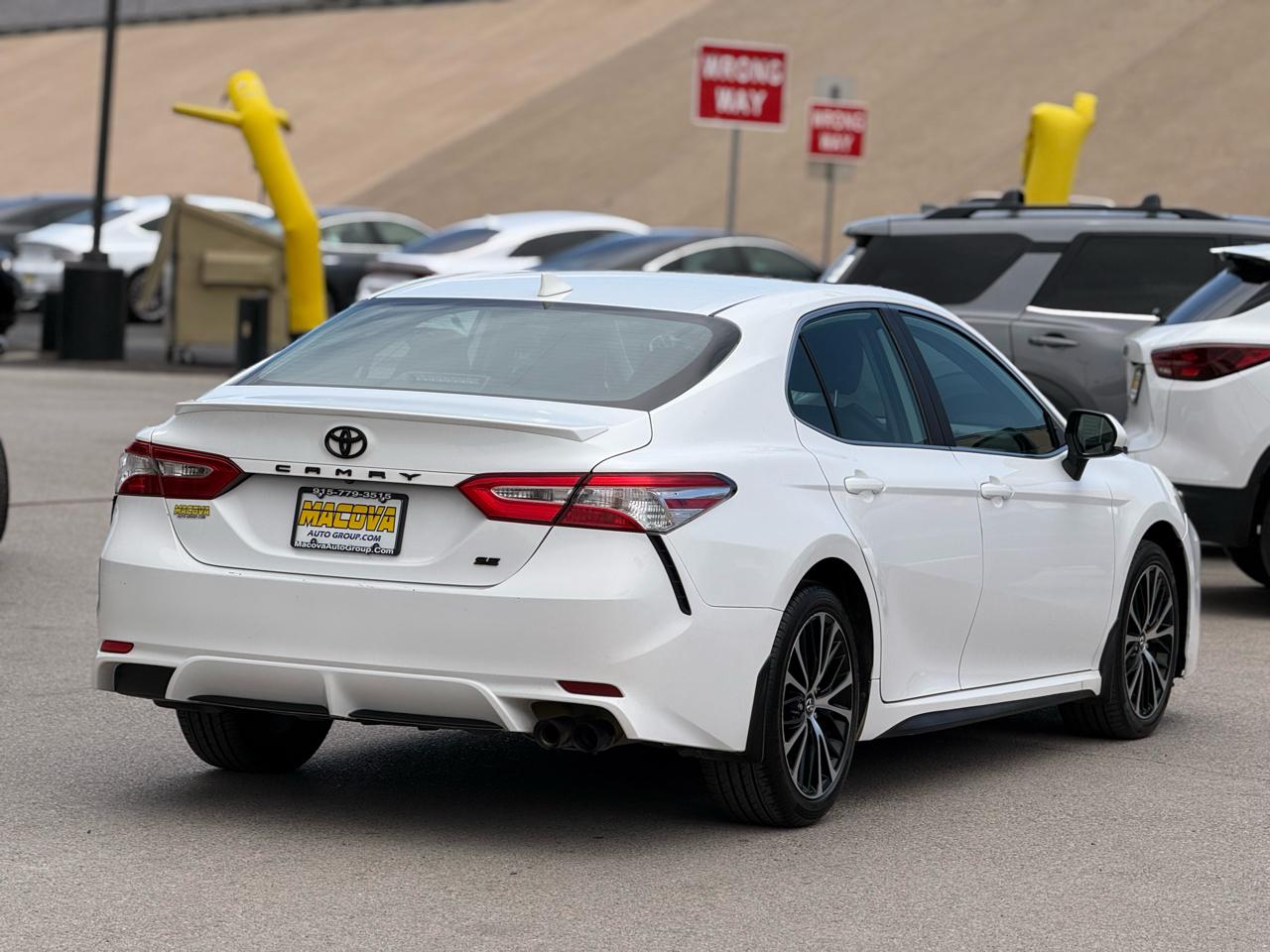 Toyota Camry SE Auto (Natl) 2020