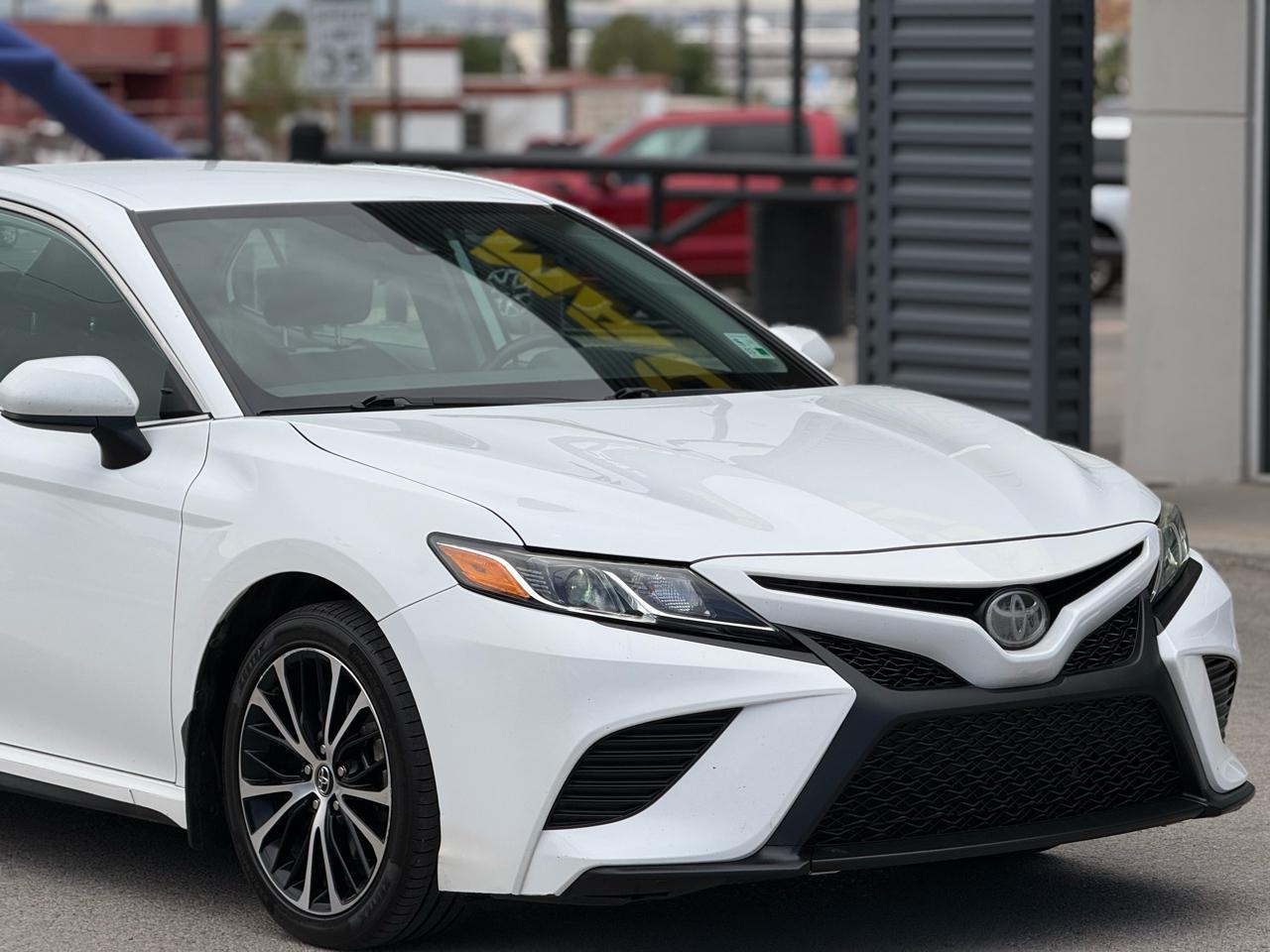 Toyota Camry SE Auto (Natl) 2020