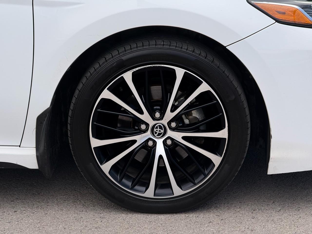 Toyota Camry SE Auto (Natl) 2020