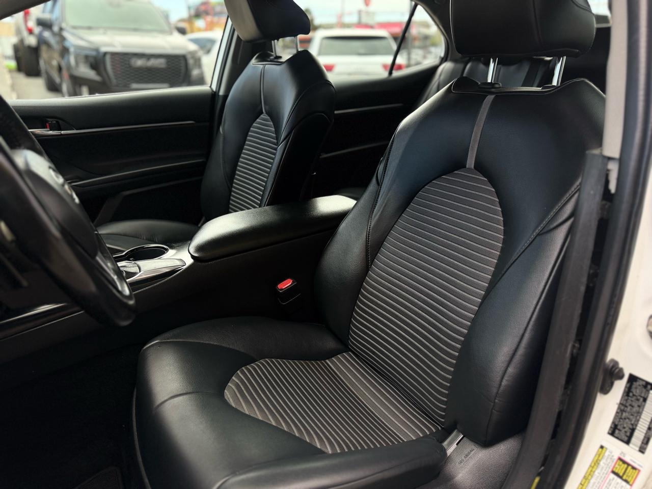Toyota Camry SE Auto (Natl) 2020