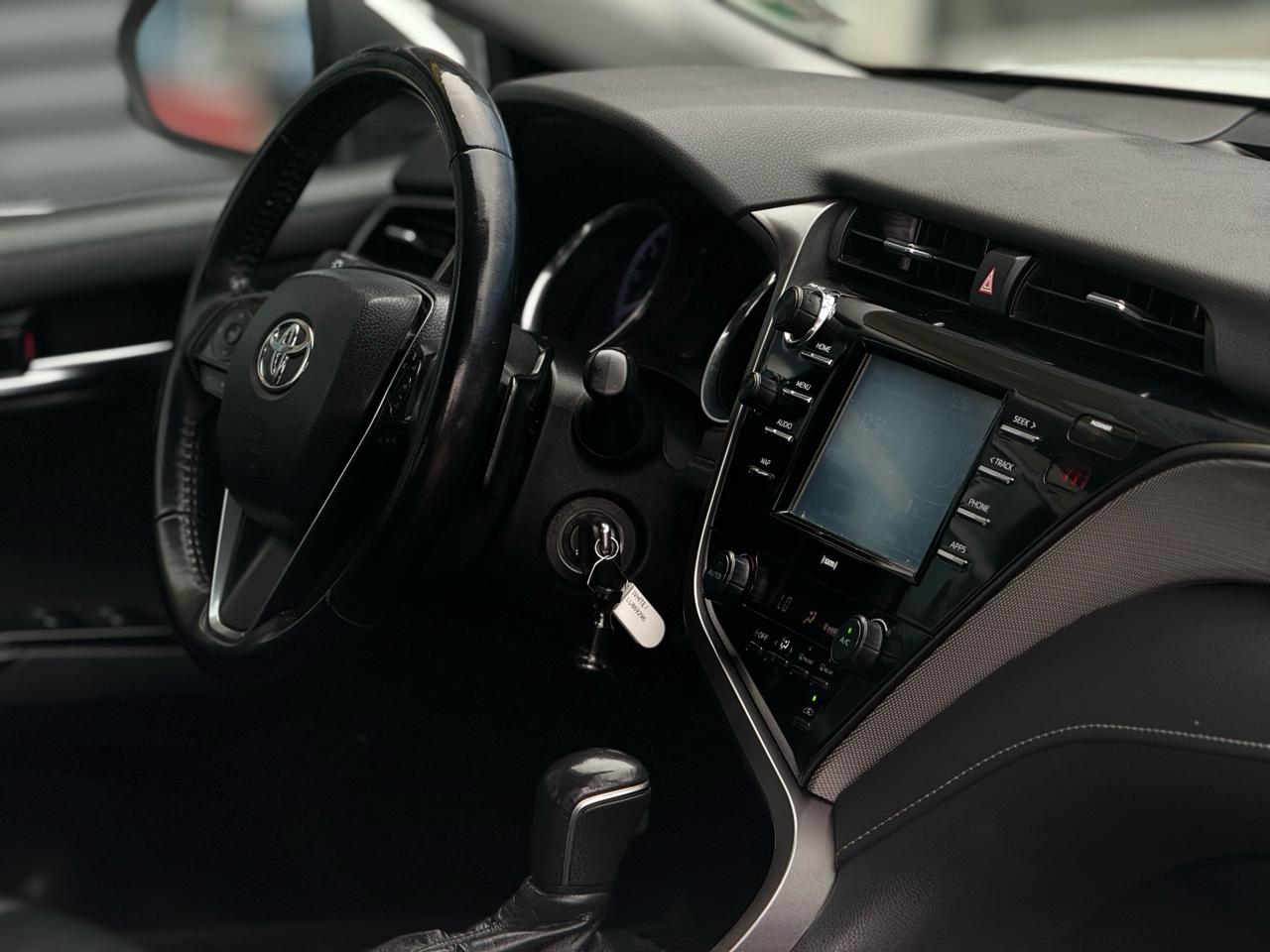Toyota Camry SE Auto (Natl) 2020