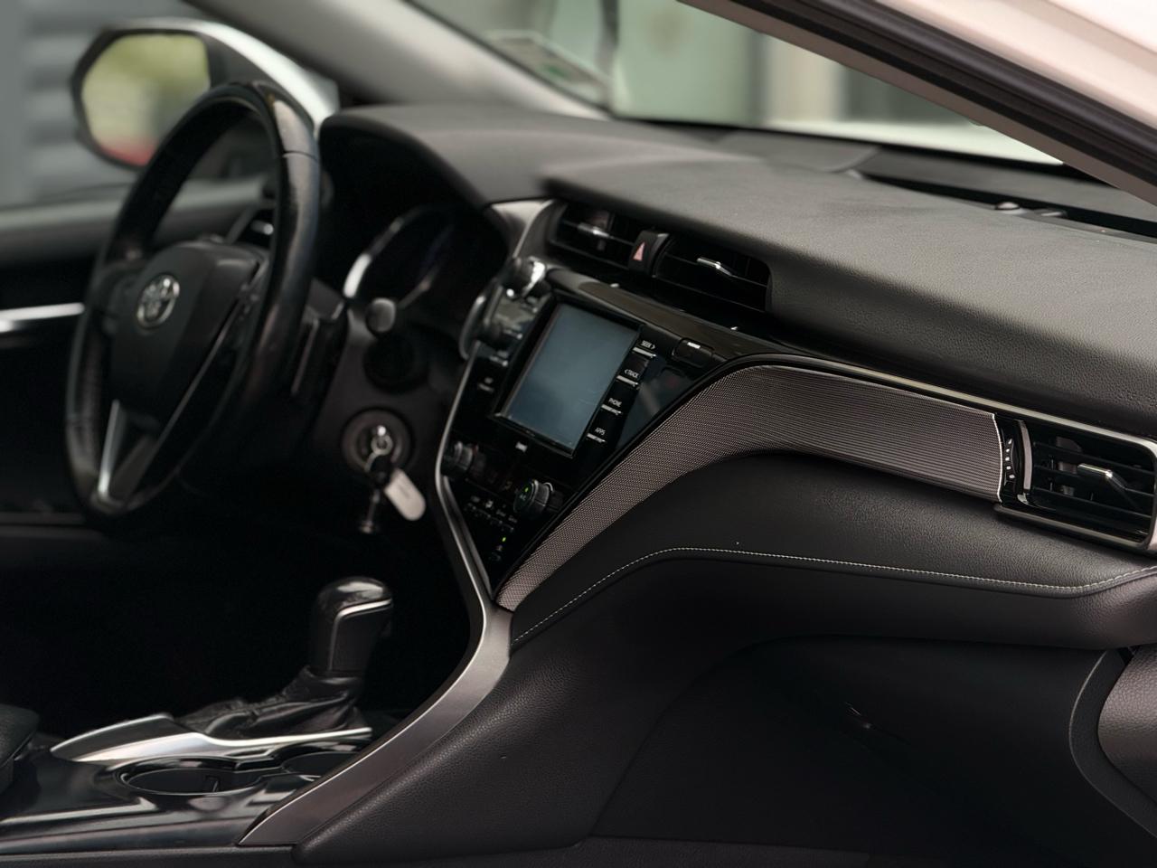 Toyota Camry SE Auto (Natl) 2020