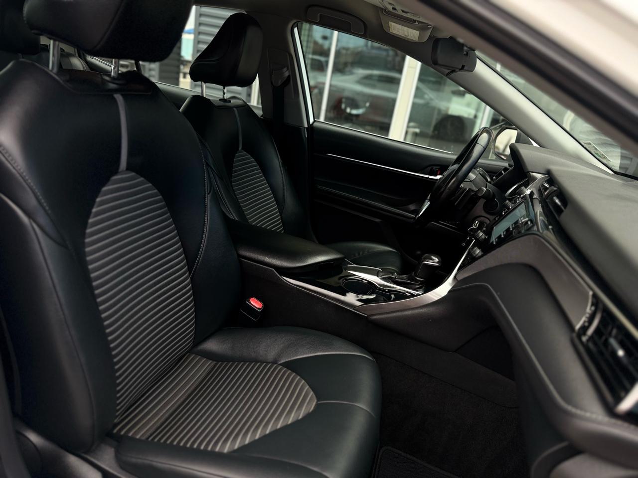 Toyota Camry SE Auto (Natl) 2020