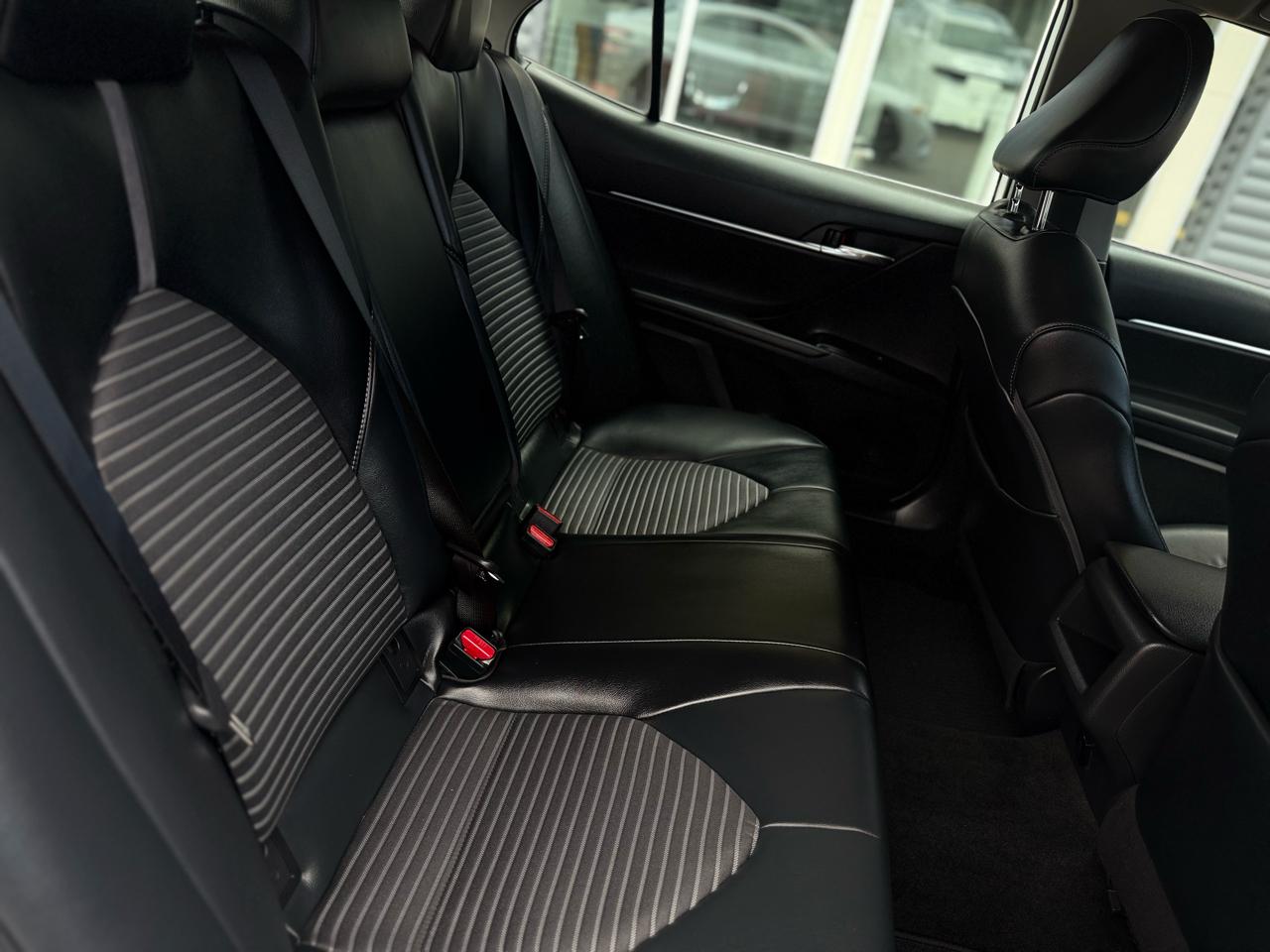 Toyota Camry SE Auto (Natl) 2020