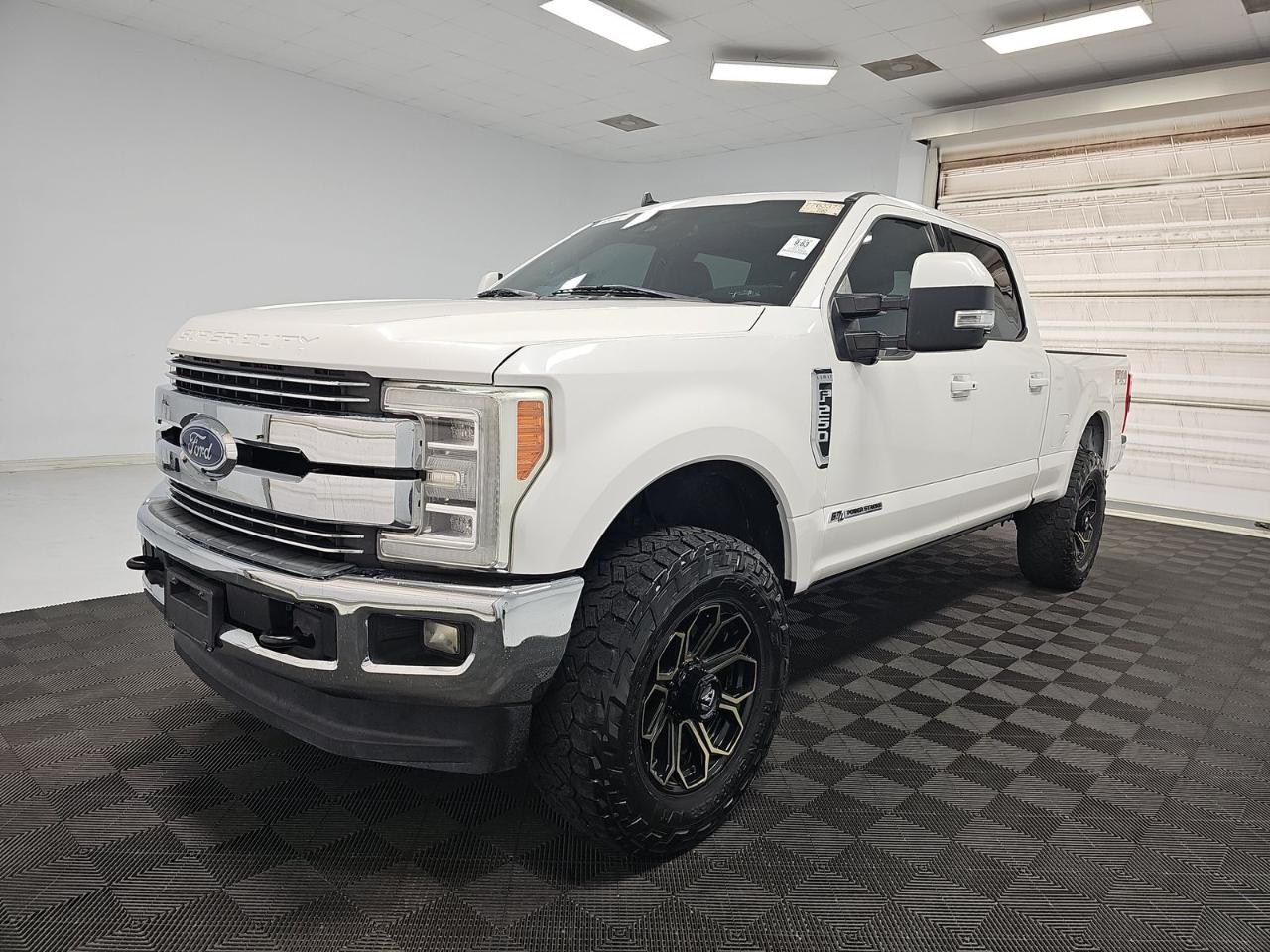 Ford Super Duty F-250 SRW Lariat 4WD Crew Cab 8' Box 2019