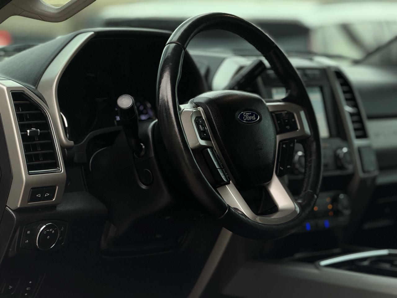 Ford Super Duty F-250 SRW Lariat 4WD Crew Cab 8' Box 2019