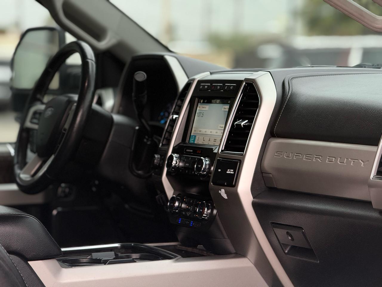 Ford Super Duty F-250 SRW Lariat 4WD Crew Cab 8' Box 2019