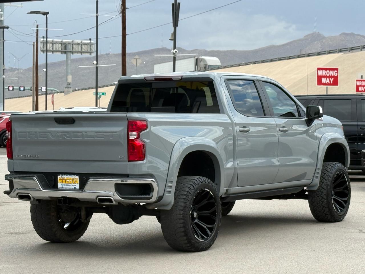 Chevrolet Silverado 1500 4WD Crew Cab 147" LT w/1LT 2024