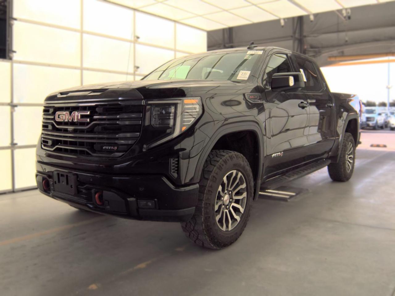 GMC Sierra 1500 4WD Crew Cab 147" AT4 2023