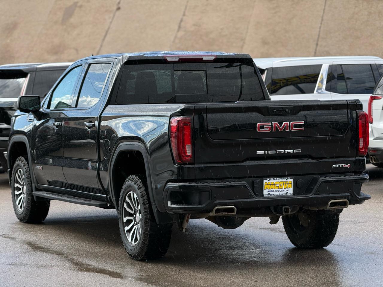 GMC Sierra 1500 4WD Crew Cab 147" AT4 2023