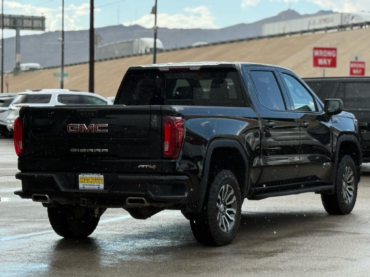GMC Sierra 1500 4WD Crew Cab 147" AT4 2023