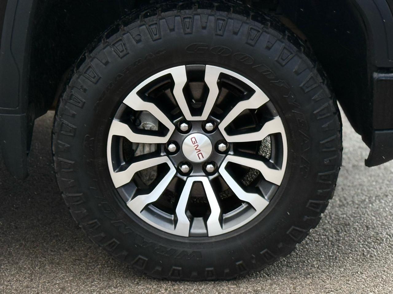 GMC Sierra 1500 4WD Crew Cab 147" AT4 2023