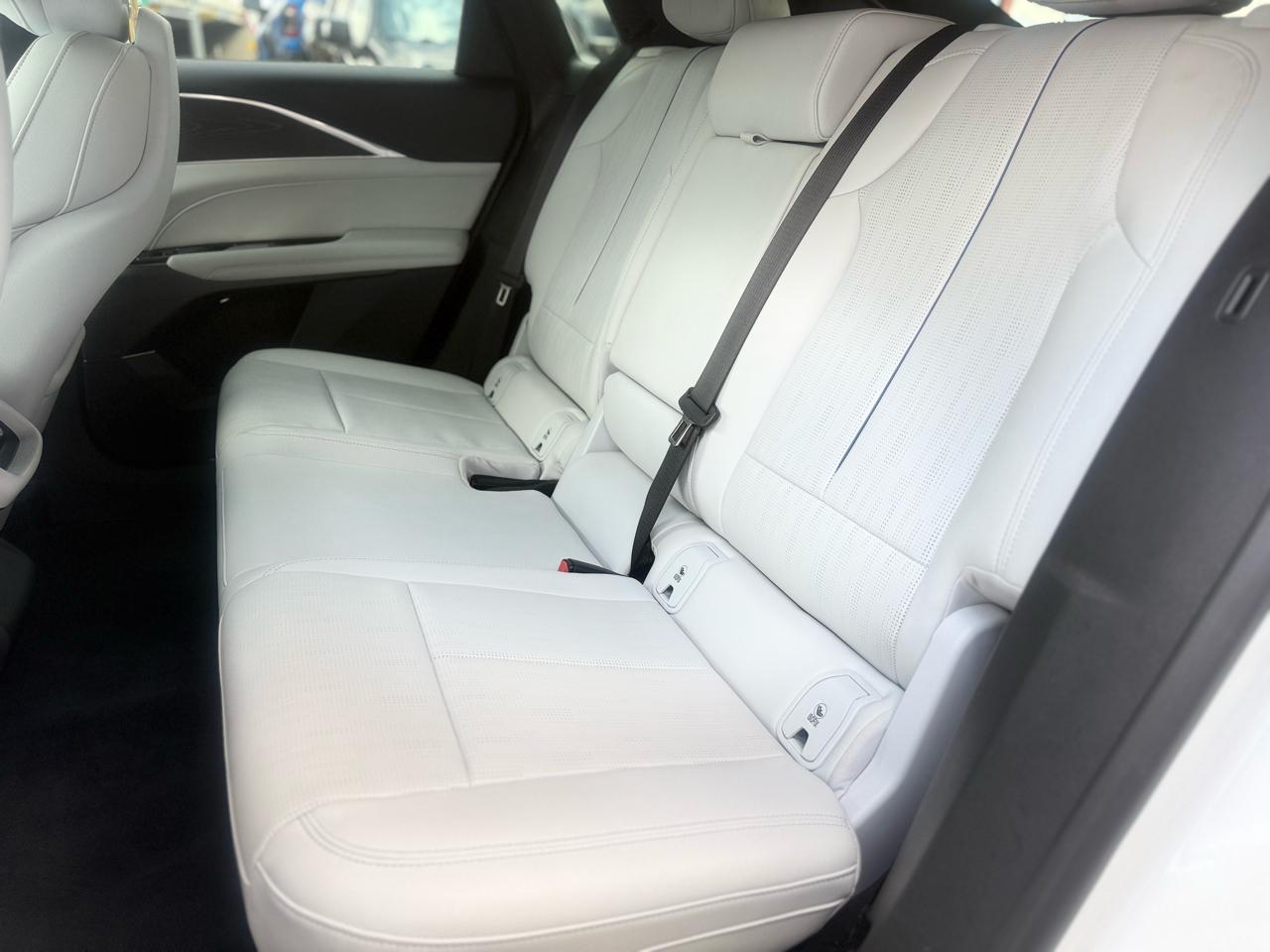 Cadillac Lyriq 4dr Luxury w/1SC 2024