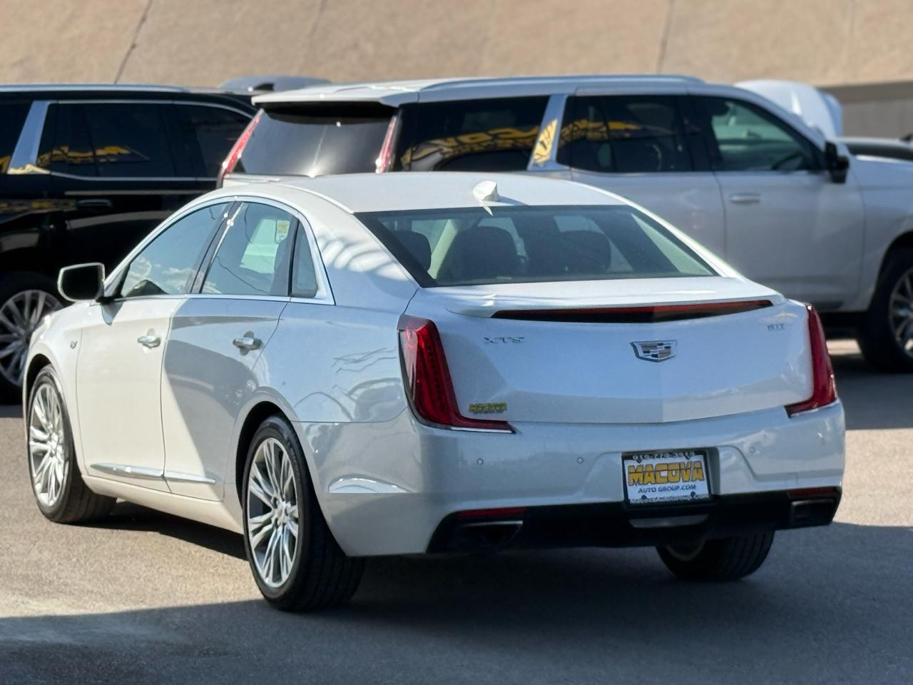 Cadillac XTS 4dr Sdn Luxury FWD 2019