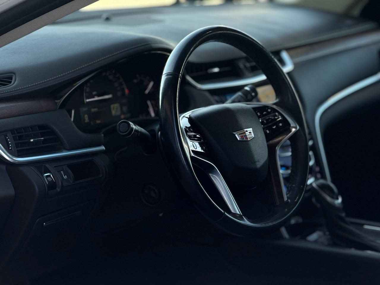 Cadillac XTS 4dr Sdn Luxury FWD 2019