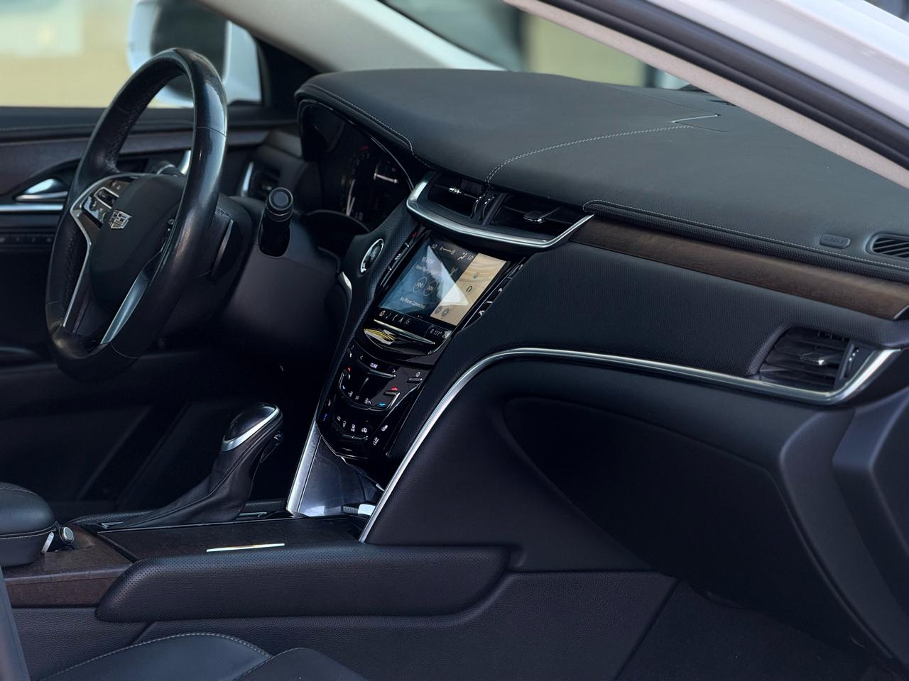 Cadillac XTS 4dr Sdn Luxury FWD 2019