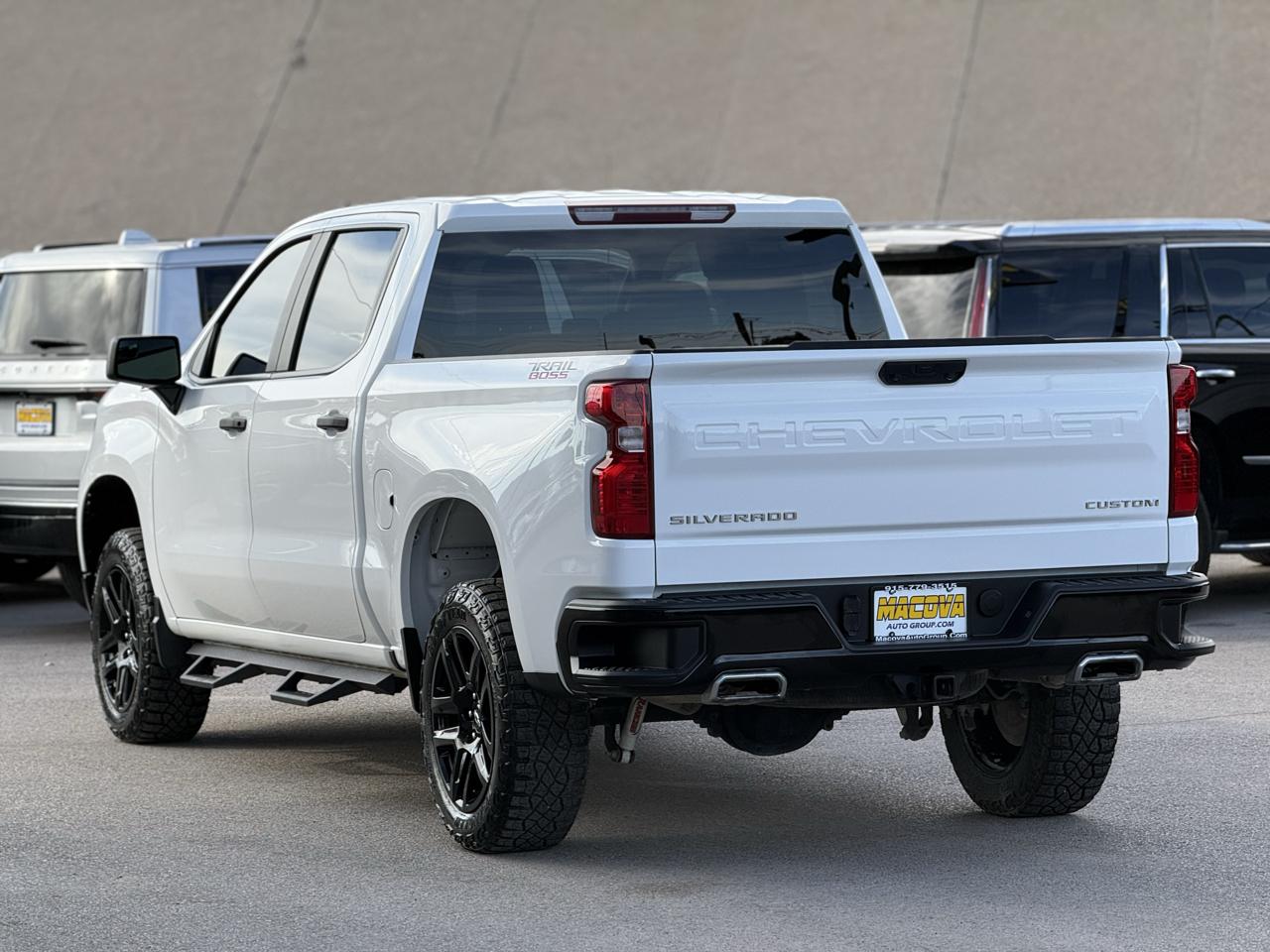 Chevrolet Silverado 1500 4WD Crew Cab 147" Custom Trail Boss 2024