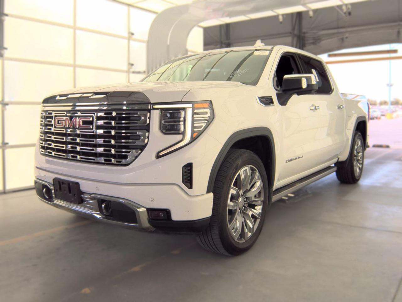 GMC Sierra 1500 4WD Crew Cab 147" Denali 2023