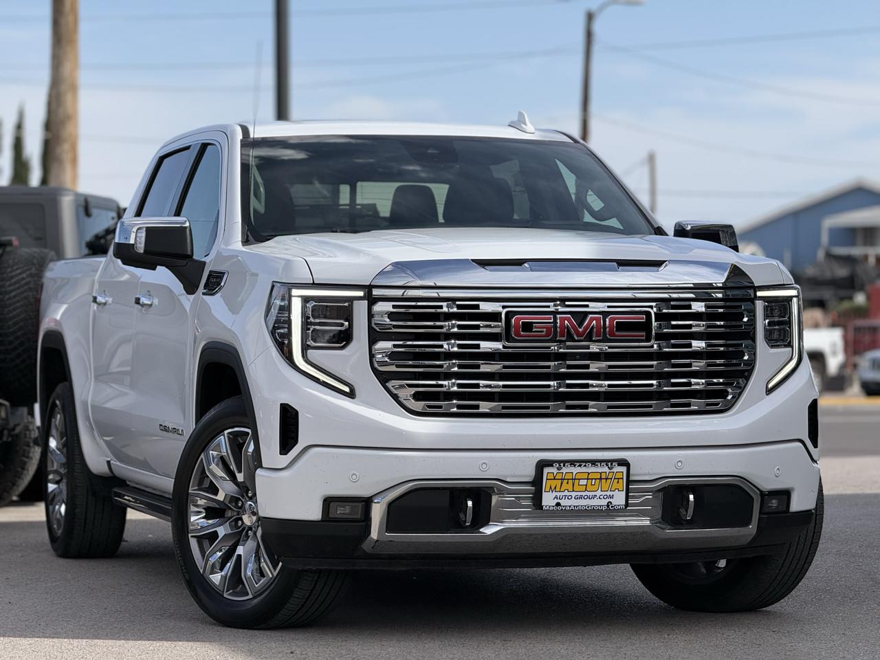 GMC Sierra 1500 4WD Crew Cab 147" Denali 2023