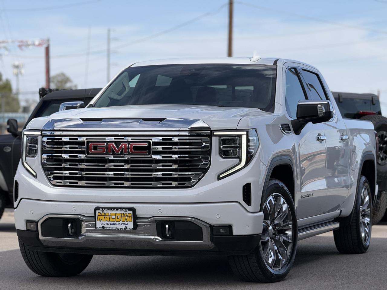 GMC Sierra 1500 4WD Crew Cab 147" Denali 2023