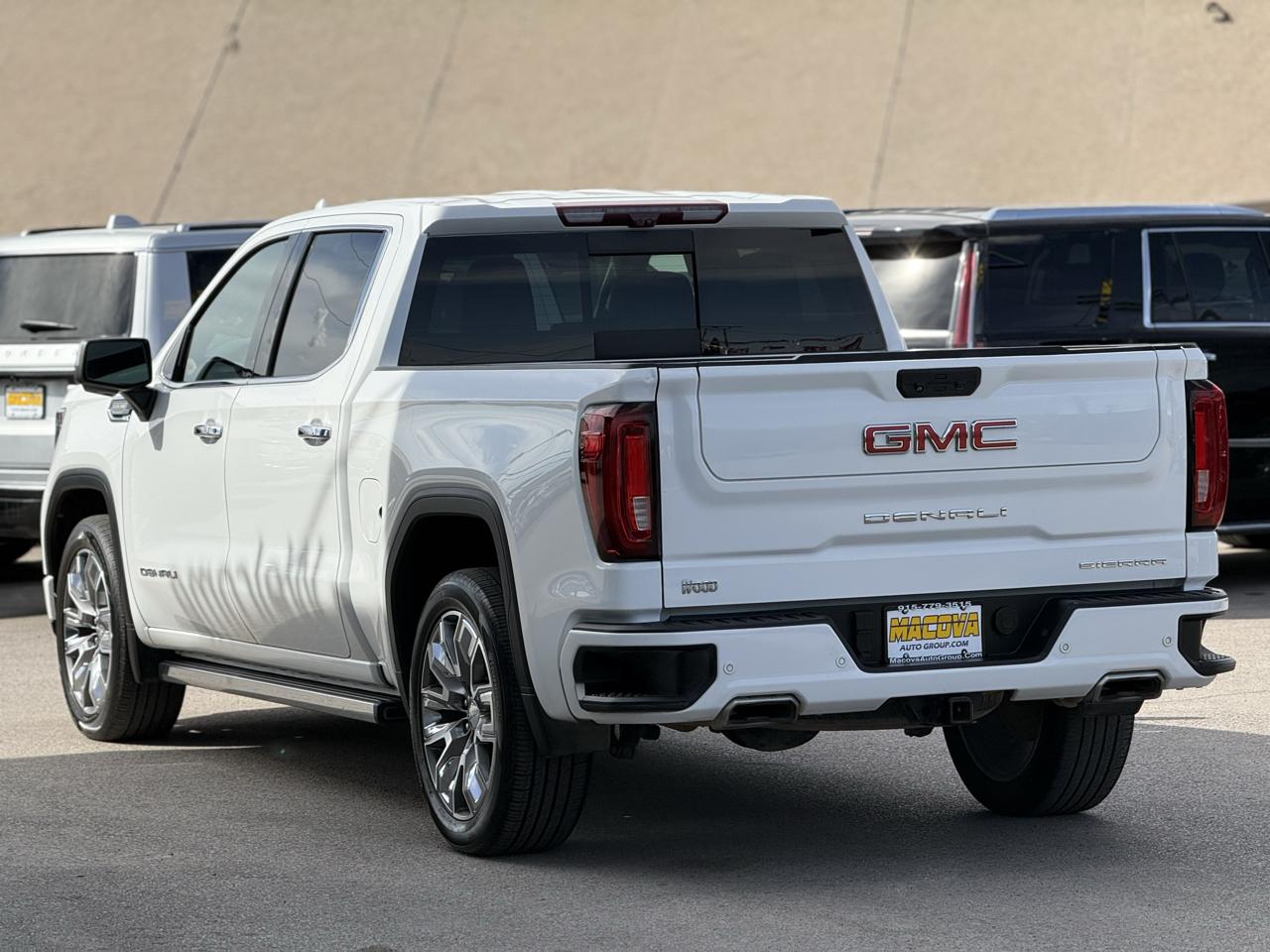 GMC Sierra 1500 4WD Crew Cab 147" Denali 2023