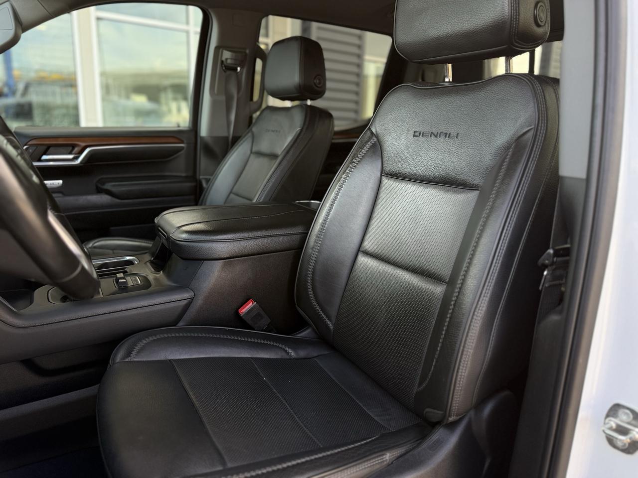 GMC Sierra 1500 4WD Crew Cab 147" Denali 2023