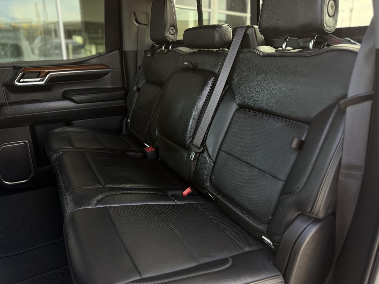 GMC Sierra 1500 4WD Crew Cab 147" Denali 2023