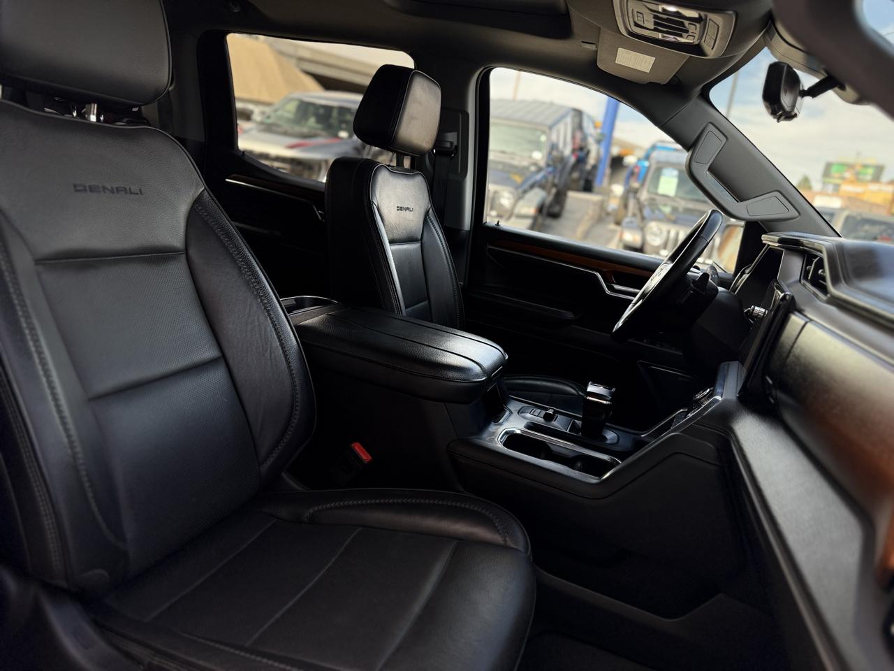 GMC Sierra 1500 4WD Crew Cab 147" Denali 2023