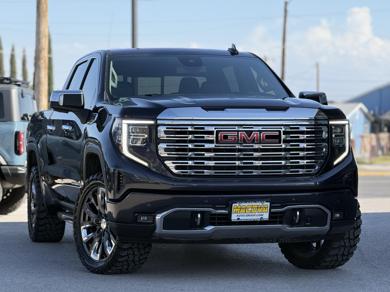 GMC Sierra 1500 4WD Crew Cab 147" Denali 2023