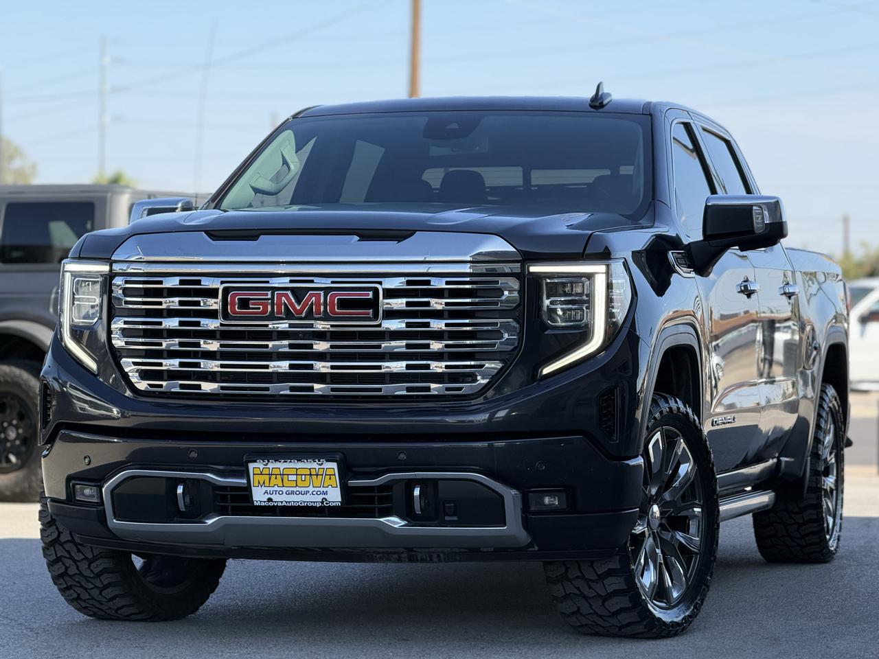 GMC Sierra 1500 4WD Crew Cab 147" Denali 2023