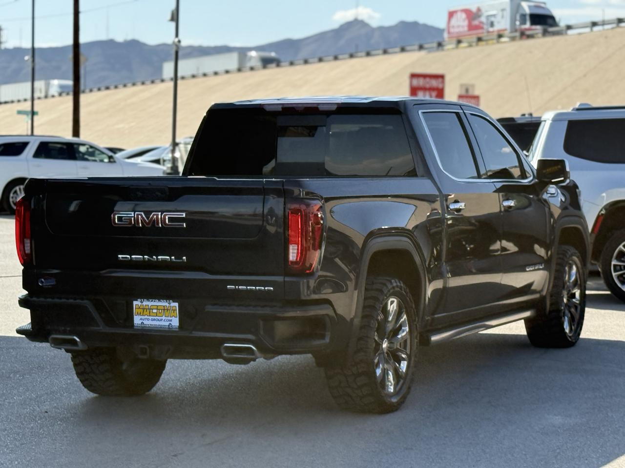 GMC Sierra 1500 4WD Crew Cab 147" Denali 2023
