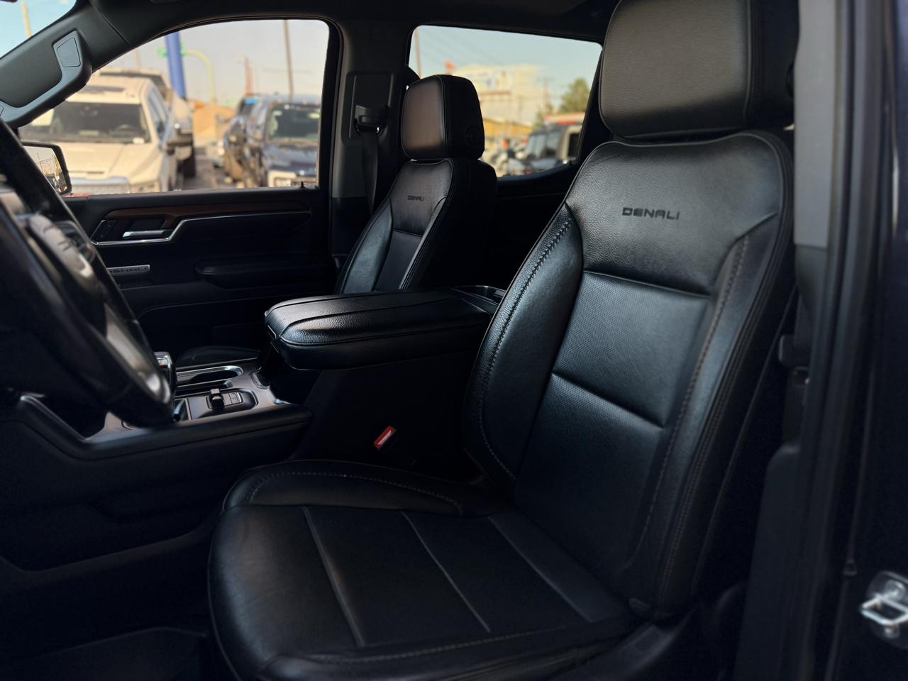 GMC Sierra 1500 4WD Crew Cab 147" Denali 2023