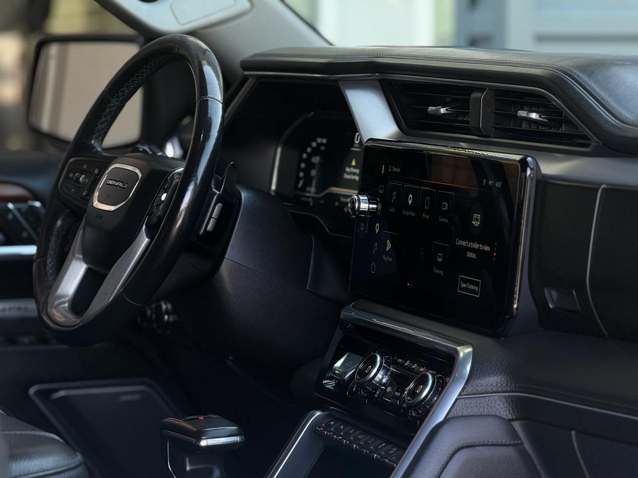 GMC Sierra 1500 4WD Crew Cab 147" Denali 2023