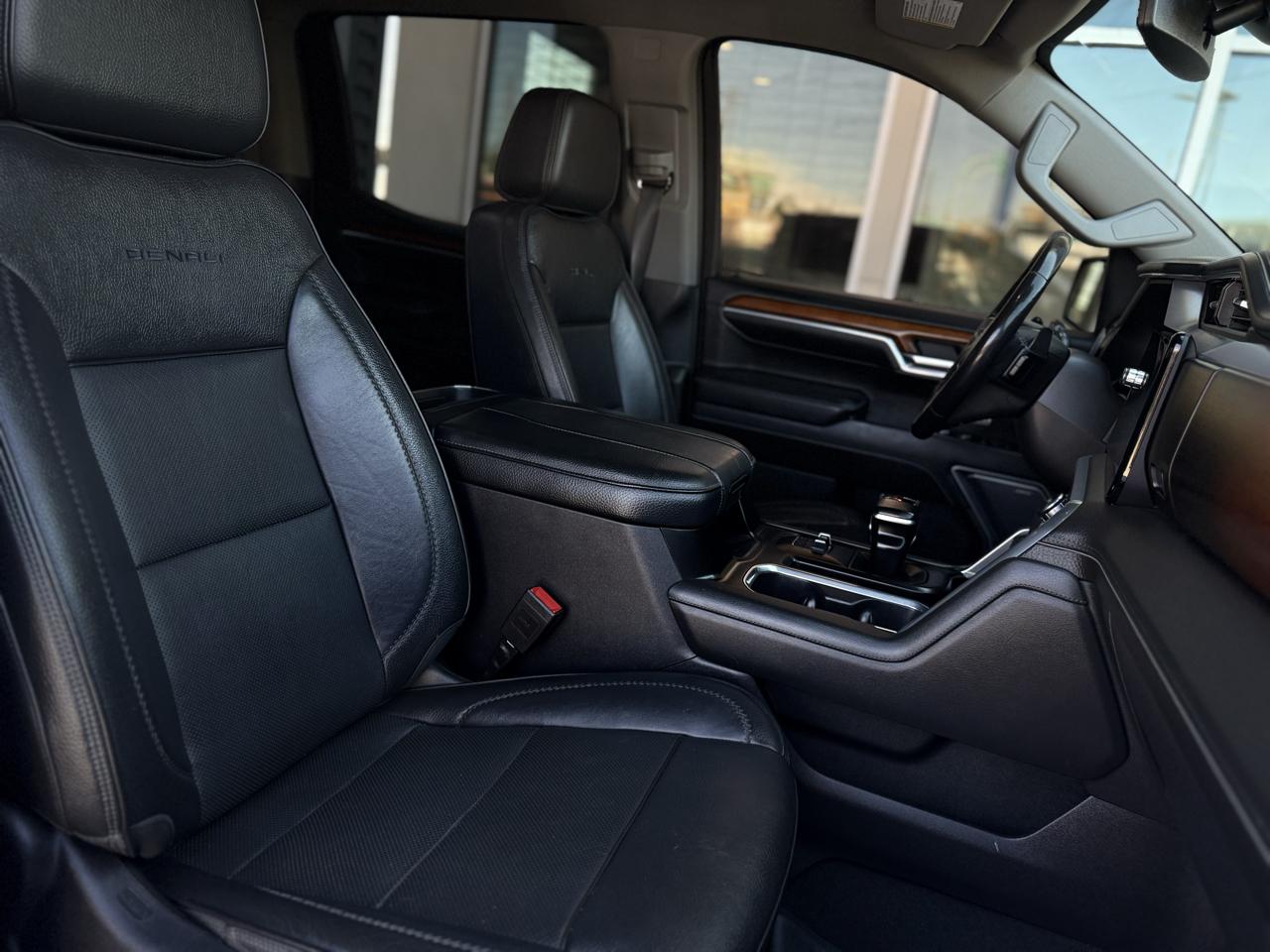 GMC Sierra 1500 4WD Crew Cab 147" Denali 2023